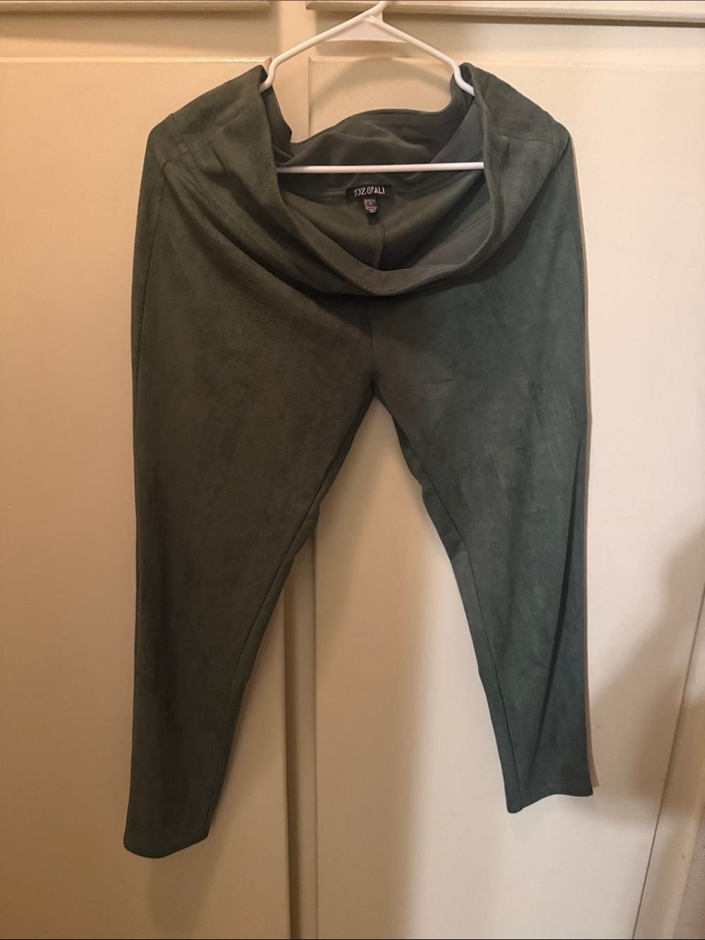 Roz & Ali Olive Green Ponte Pull-On Ankle Pants